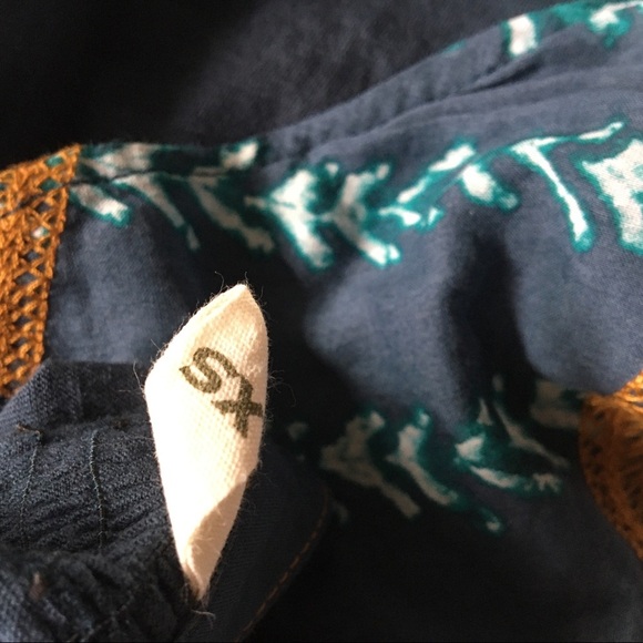 Anthropologie • TINY button down sleeveless top - Picture 7 of 9